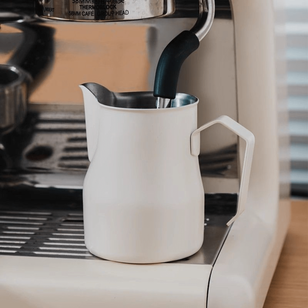 MILK JUG ITALIAN 550ml WHITE - Baristas Tools
