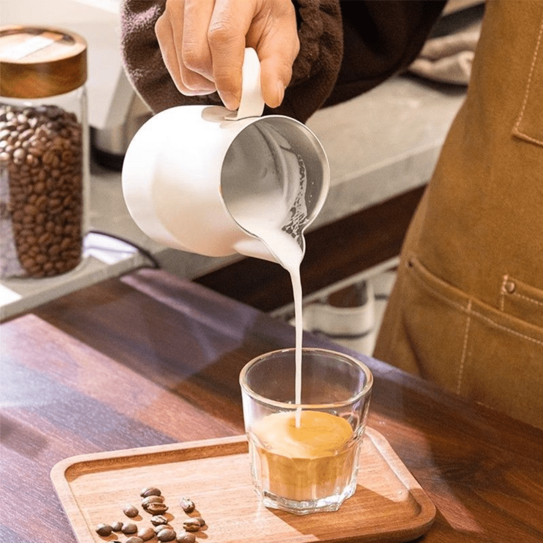 MILK JUG ITALIAN 550ml WHITE - Baristas Tools